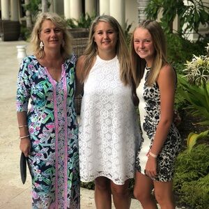 Super cute fitted mini dress. Size 3/4